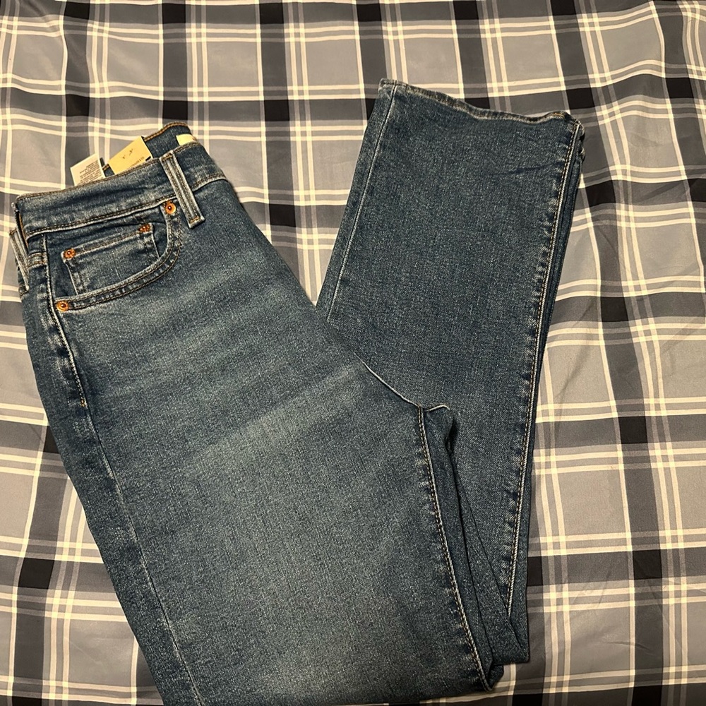 New Levi Wedgie Straight Jeans